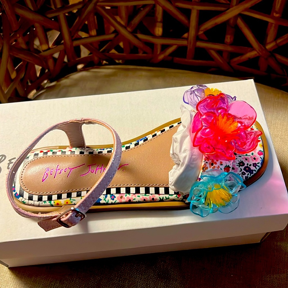 New Betsey Johnson Brice Girls Sandals 4 NWB